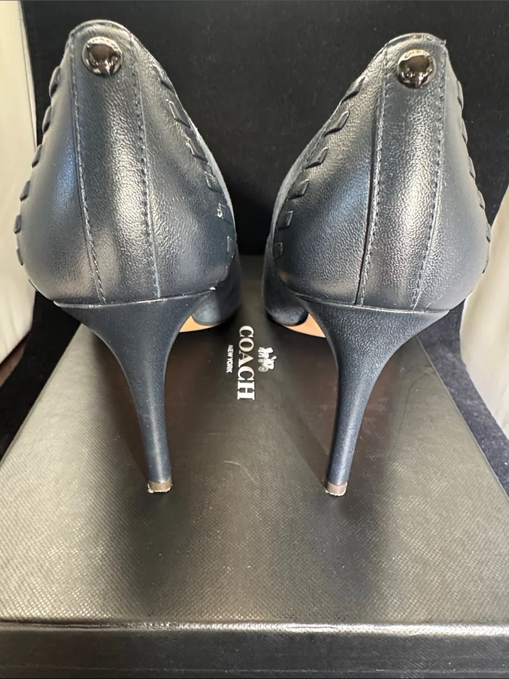 COACH Like NEW “Sophie” Suede & Leather Pointed Toe Pumps in Midnight Navy Sz 9M - Picture 7 of 10